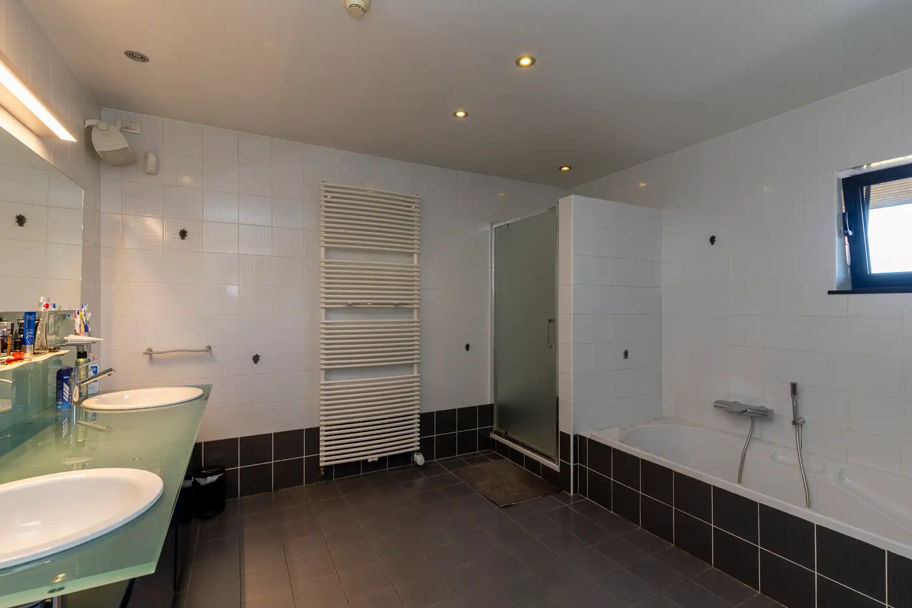 Stijlvolle villa met 5 slpks, bureau en dubbele garage foto 12