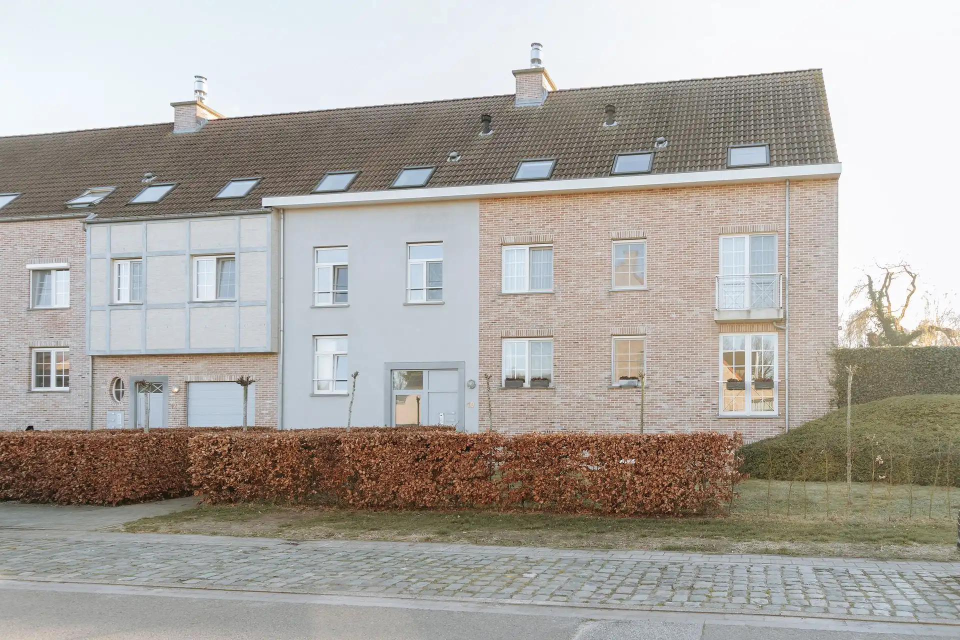 Instapklaar gelijkvloersappartement met tuin en garagebox foto 2