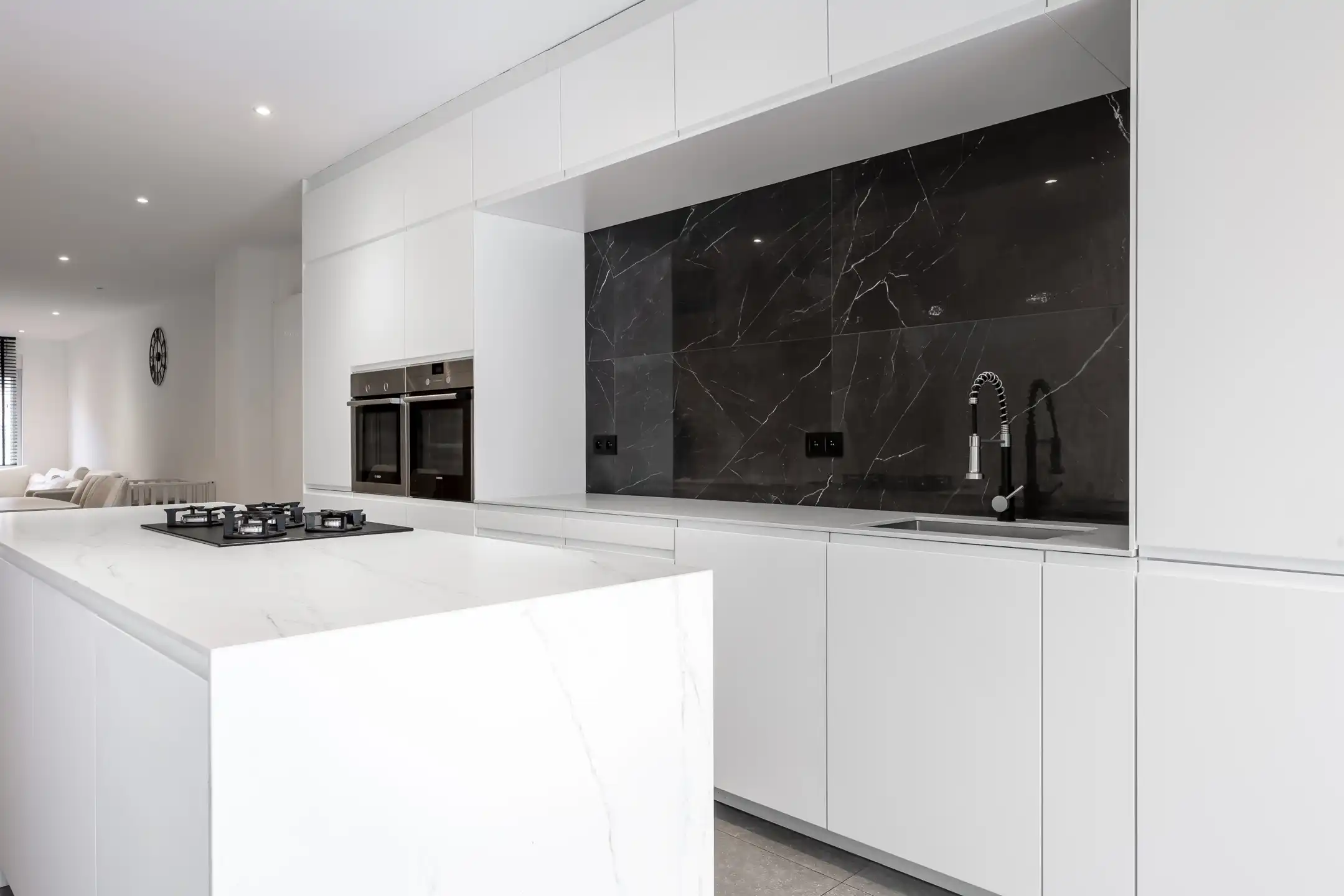 Volledig gerenoveerde woning in het hart van Wijnegem foto 8