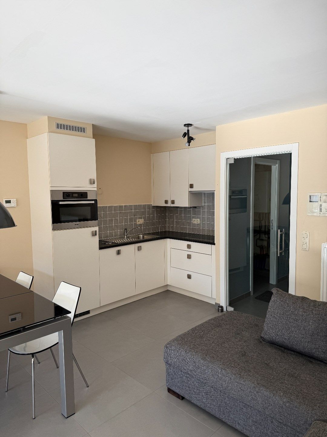 Moderne, instapklare studio in het bruisende hart van Oostende! foto 5