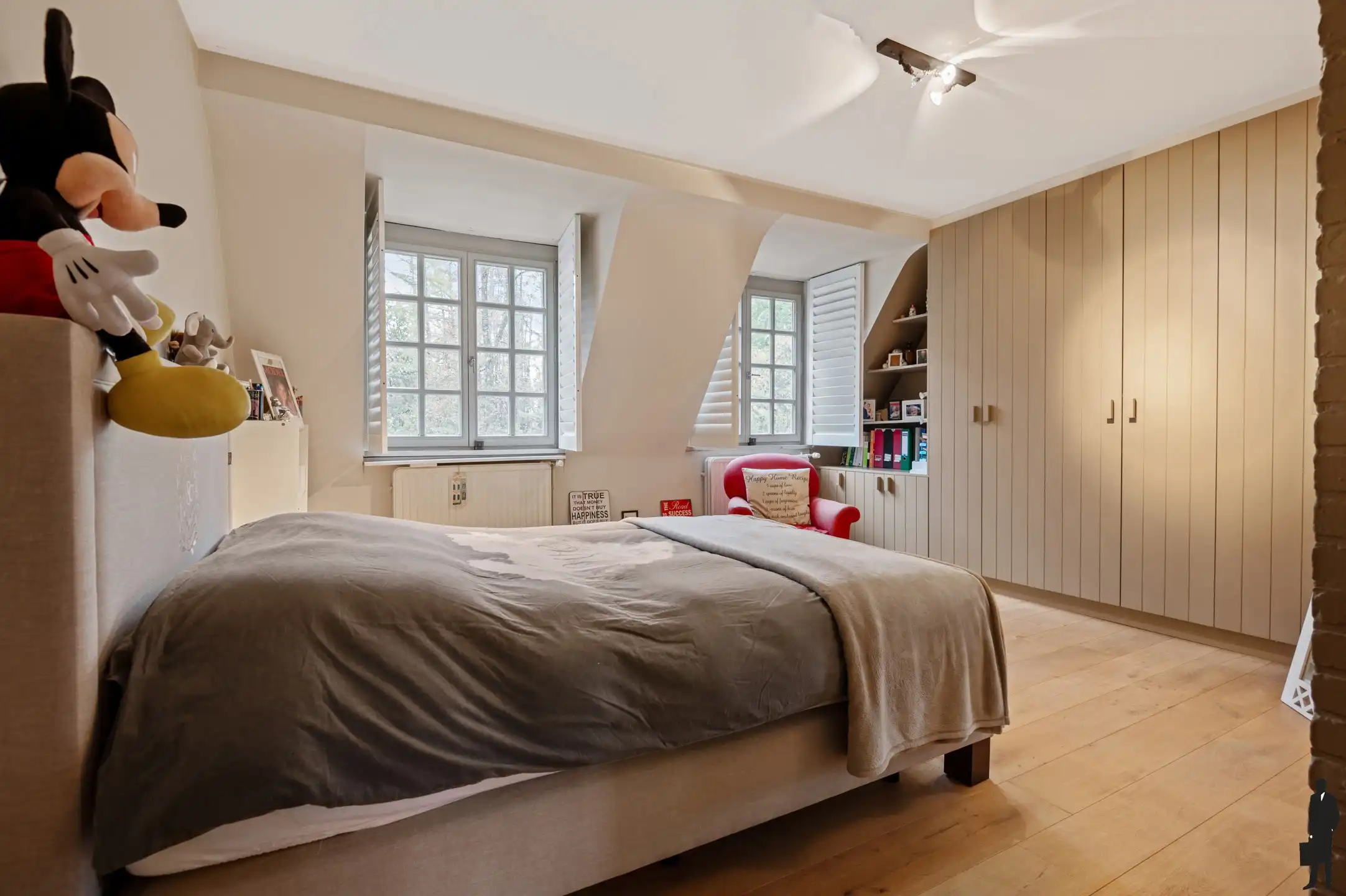 Prachtige villa met uitzicht op de weilanden van het kasteel foto 15