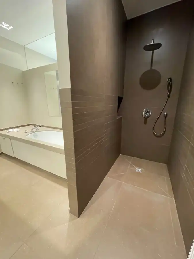 LUXE APPARTEMENT + zeer riant zongericht terras, dubbele garage & (wijn)kelder foto 46