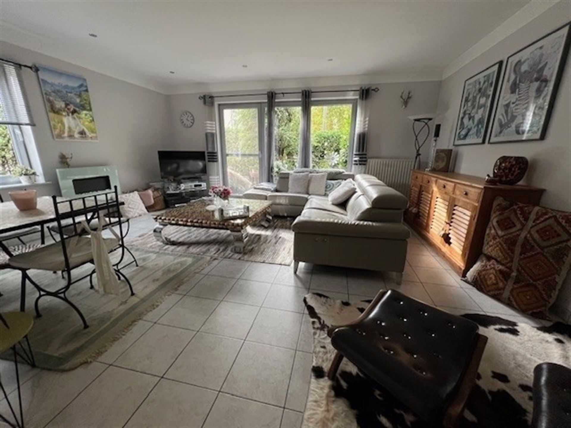 Stijlvol appartement met 2 slaapkamers en grote tuin! foto 2