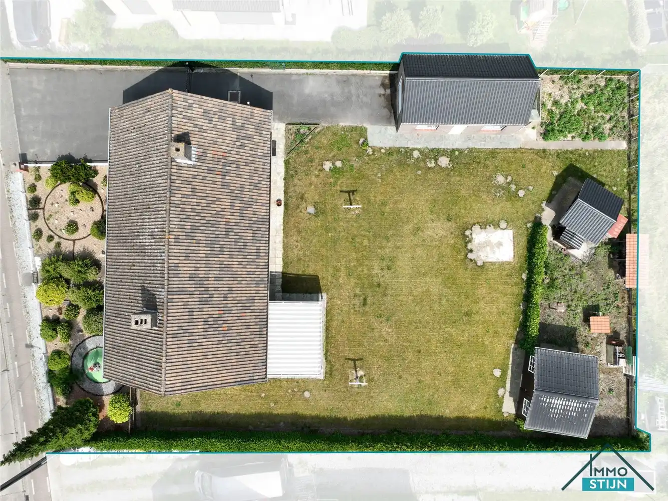 Ruime villa met prachtige tuin foto 23
