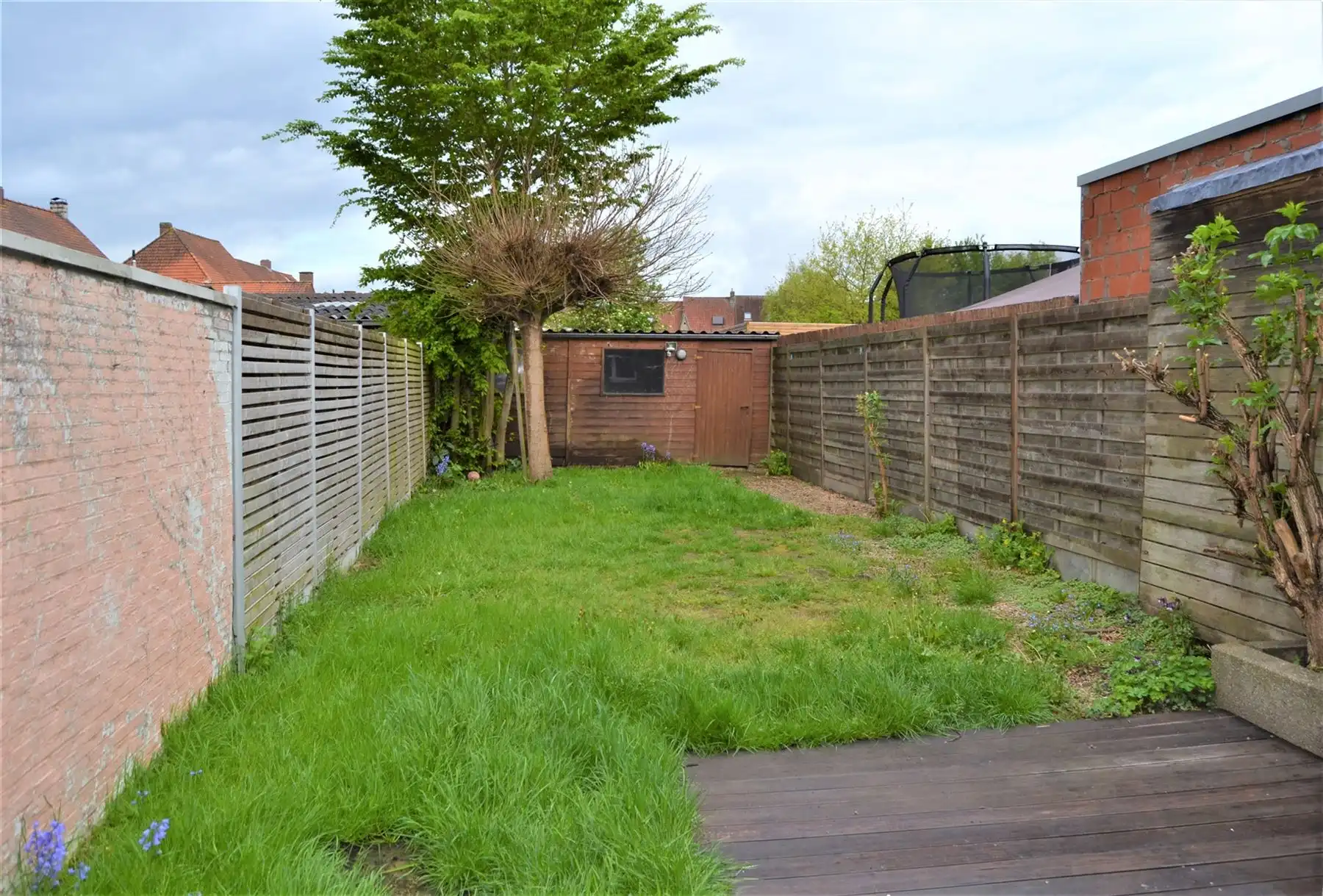 Ruime woning met drie slaapkamers en grote garage foto 12