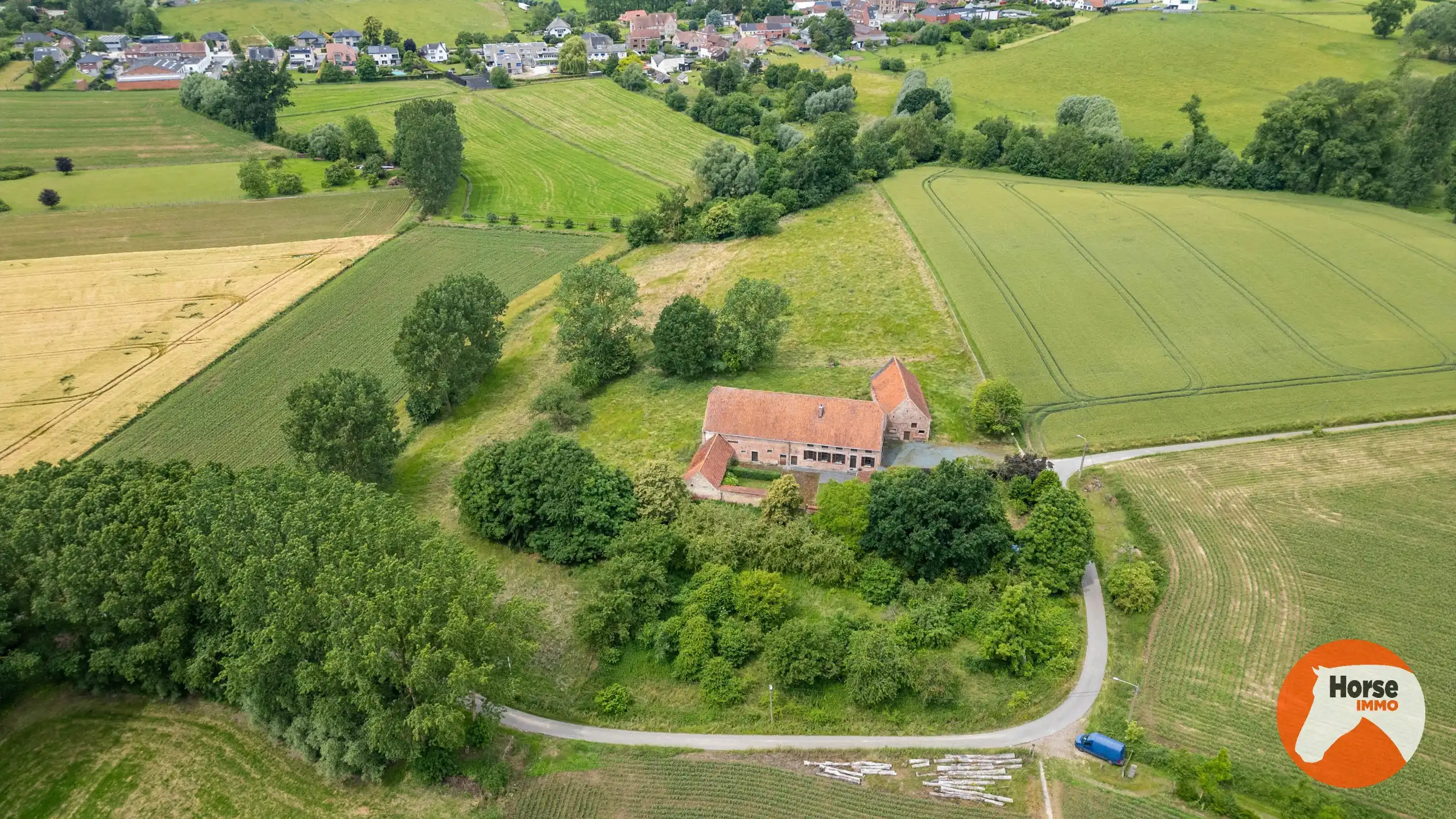 VOLLEZELE - Uniek gelegen karakterhoeve op ca. 2,4ha foto 3