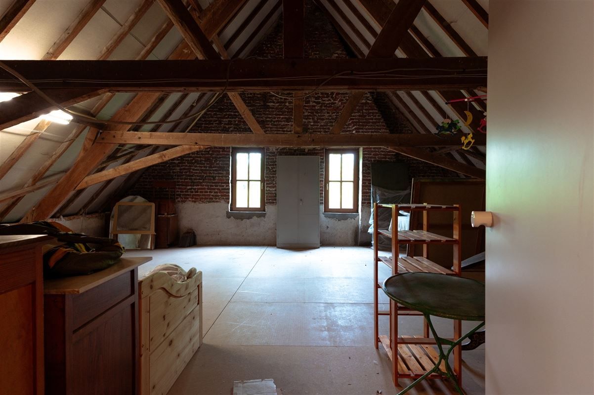 Charmante hoeve met loods en idyllische tuin te koop in Zwevegem foto 16