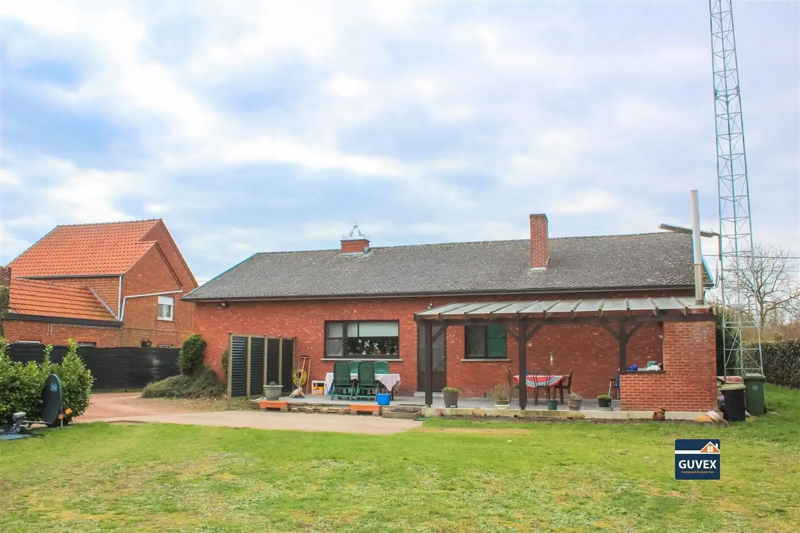 Gelijkvloers woning gelegen op 23 are 90 ca.  foto 3