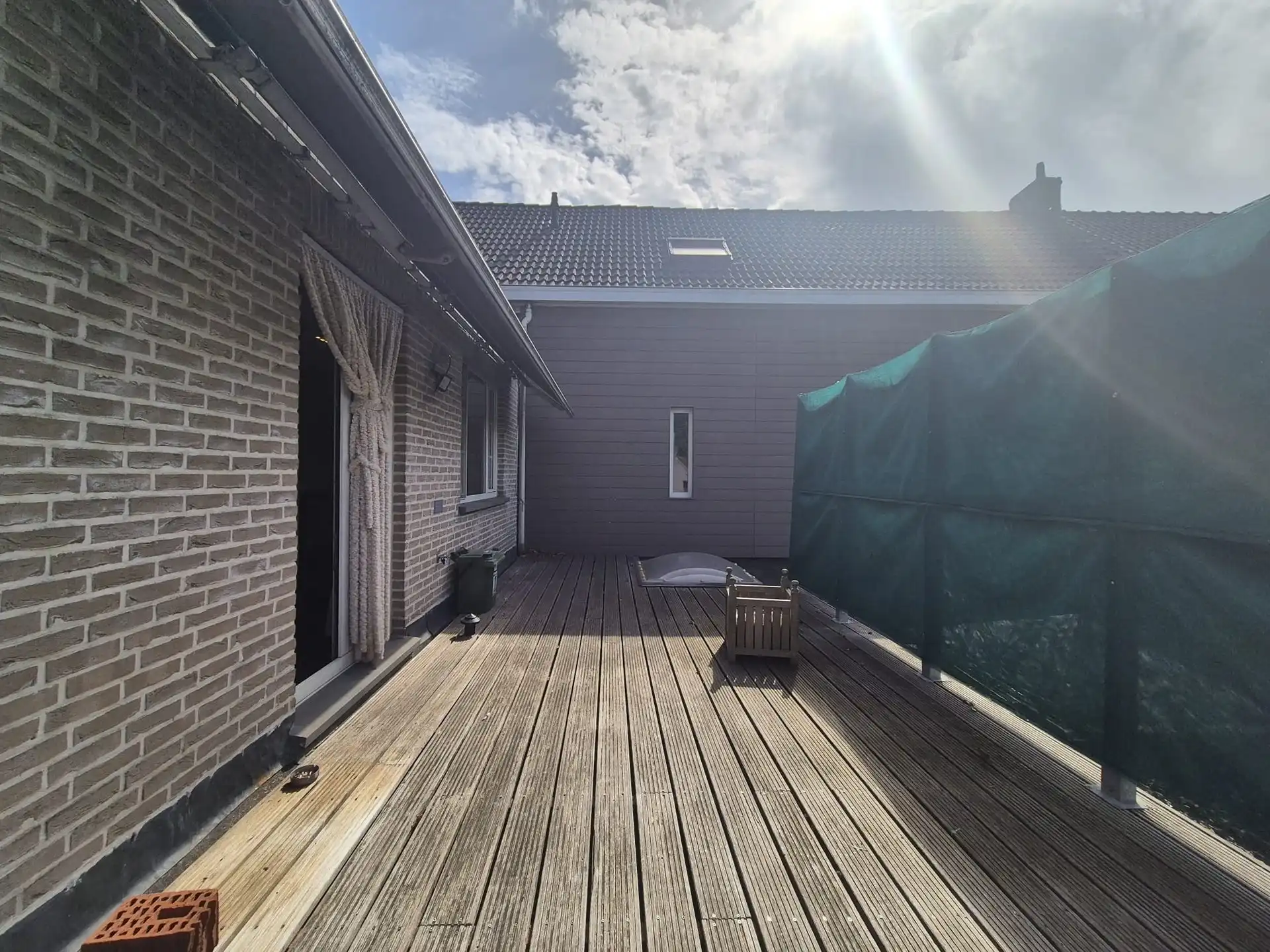 Instapklaar lichtrijk appartement met dakterras boven bakkerij “Hoste”. foto 10