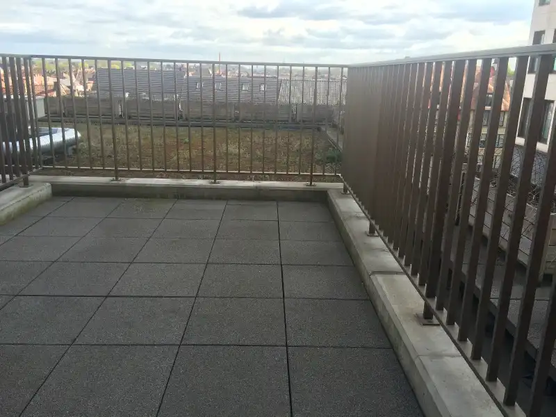 Centraal gelegen appartement met ruime zonneterras en garage vlakbij de K in Kortrijk. foto 5