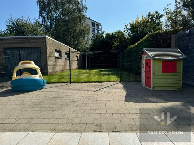 HOB met tuin en garage op fietsafstand van het centrum foto 19