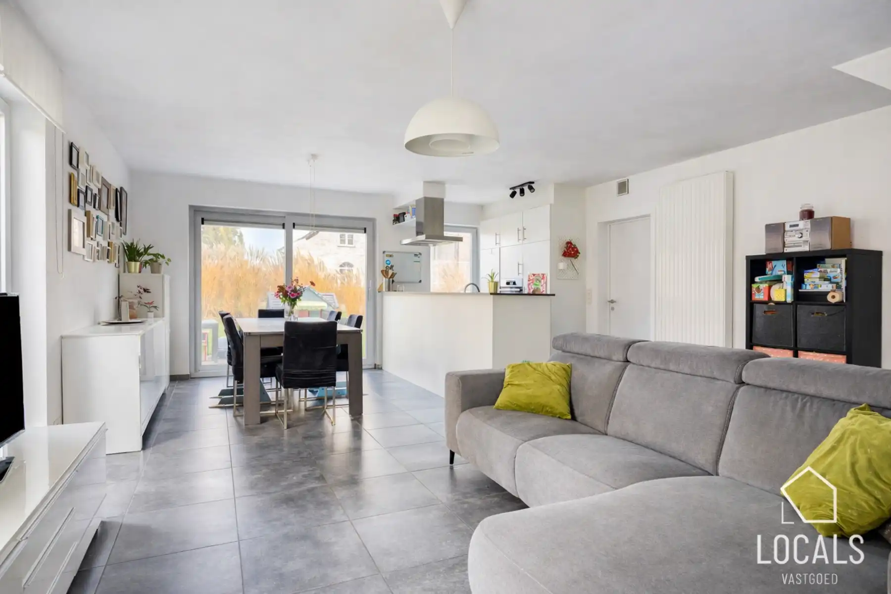 Recente instapklare HOB met garage, tuin en 3 slaapkamers foto 2