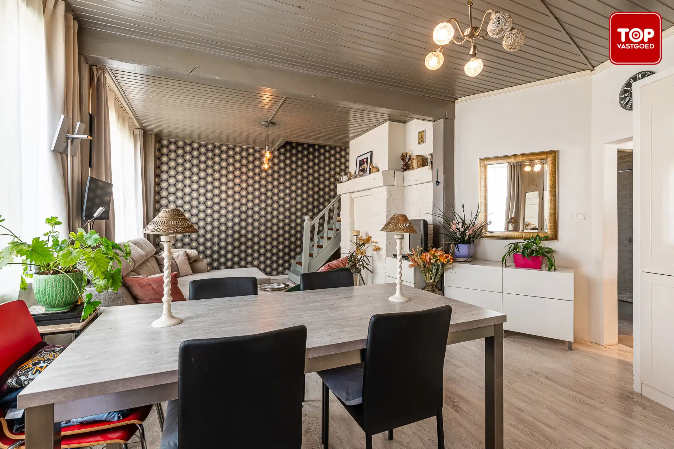 Statige, lichtrijke woning met 3 slaapkamers en stadskoer foto 5