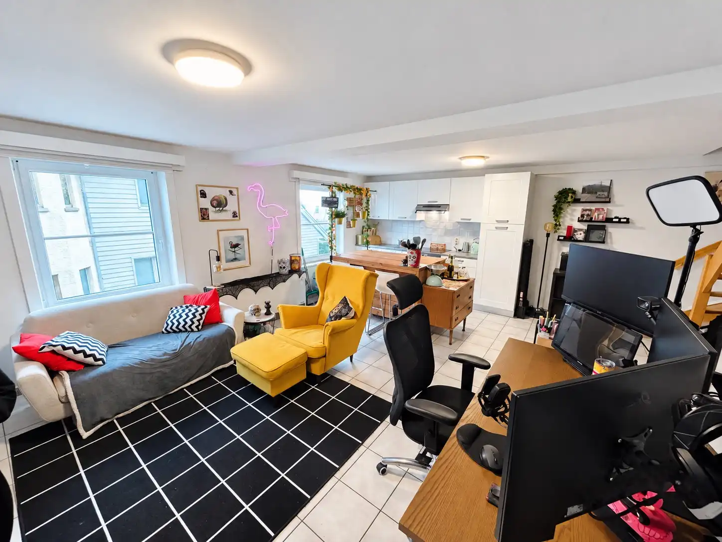 Gerenoveerd duplex-appartement in Bredene met 2 slaapkamers en verhuurd aan € 595/maand. foto 3