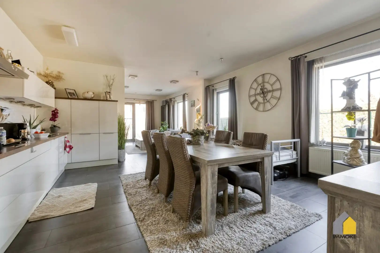 Gelijkvloers appartement (91 m²) in centrum met 1 slpk en parking. foto 5