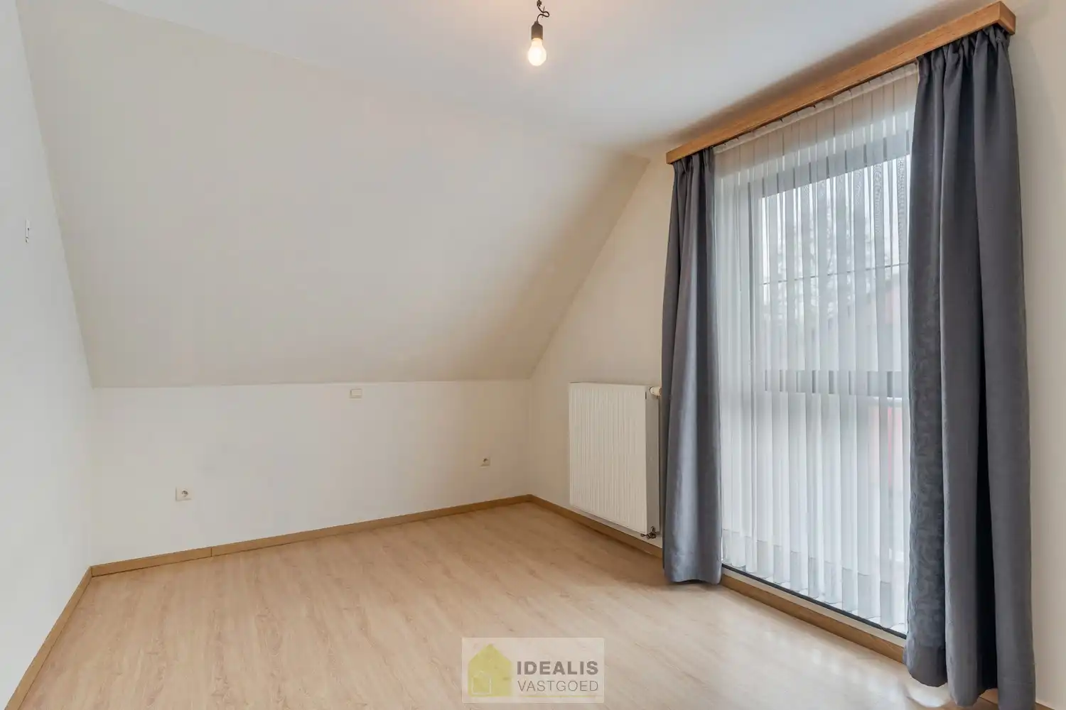 IDEALIS VASTGOED – INSTAPKLAAR DUPLEX APPARTEMENT GELEGEN OP UITERST CENTRALE LOCATIE TE HECHTEL-EKSEL foto 25