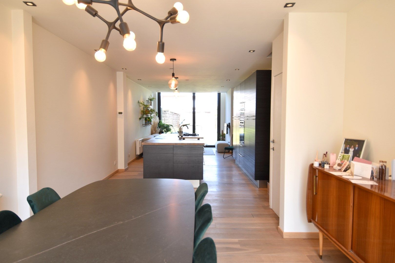 Instapklare rijwoning met 2 slaapkamers en mooi stukje tuin te koop in Moorsele foto 2