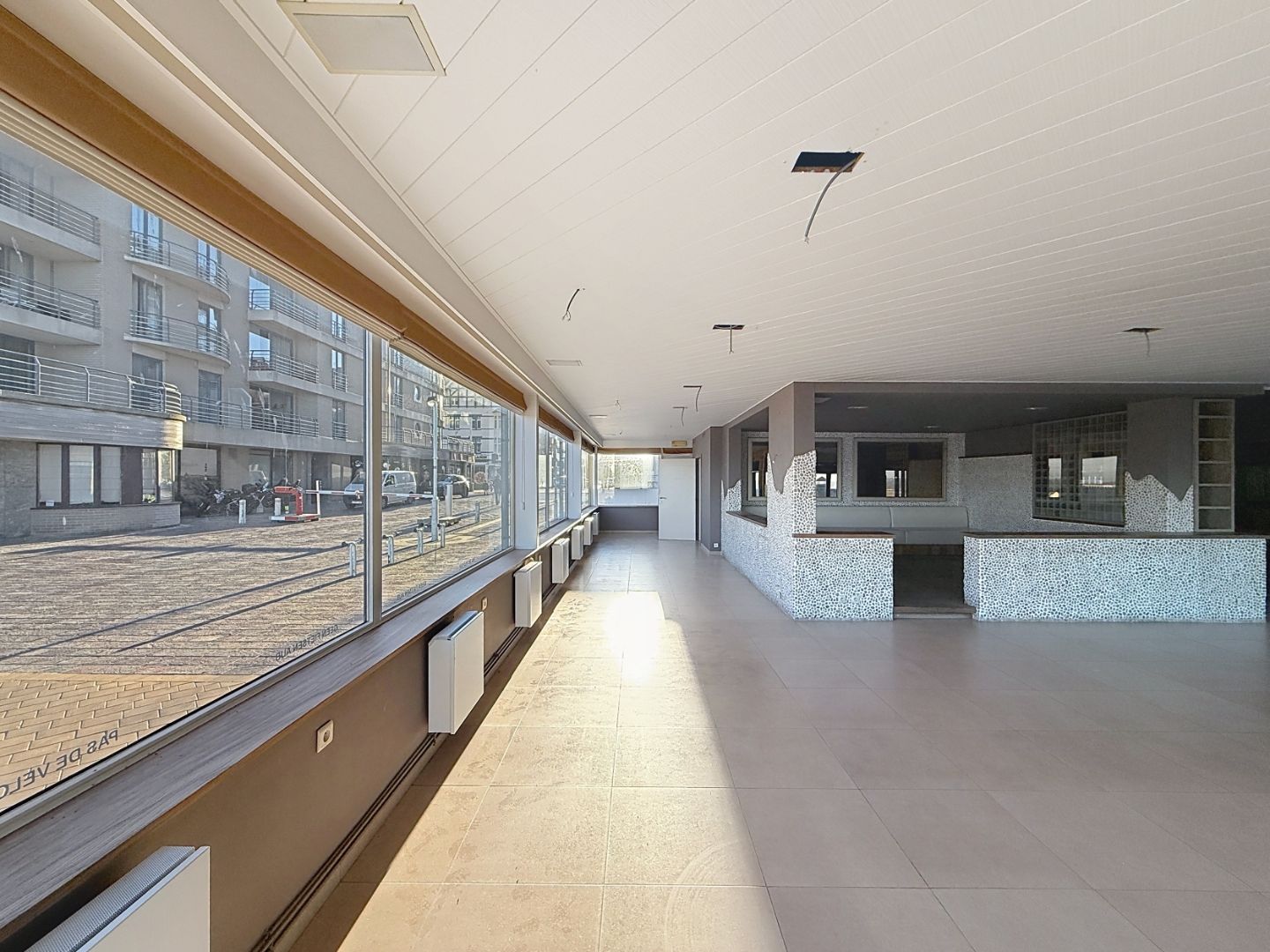 Ruim handelspand op topligging aan de Zeedijk foto 4