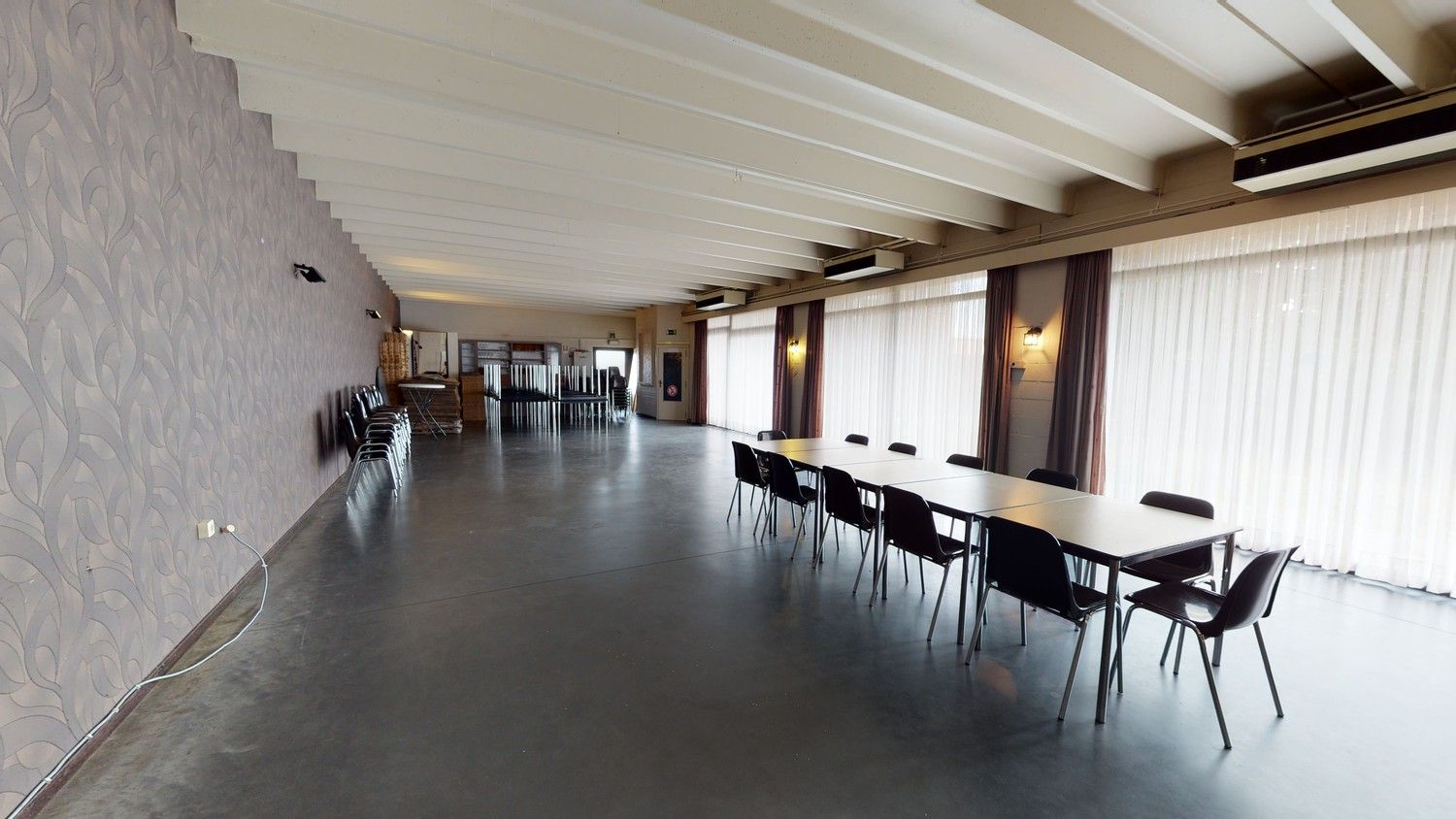 Ruime woonst/ handelszaak nabij centrum Zingem! foto 3