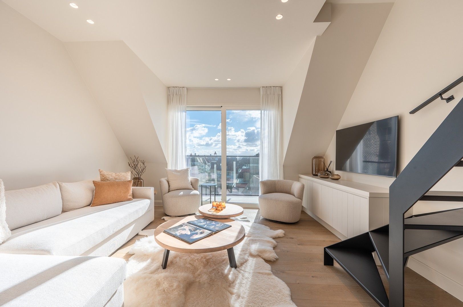 Uitzonderlijke nieuwbouw duplex-appartement op een toplocatie met zijdelings zeezicht. foto 6