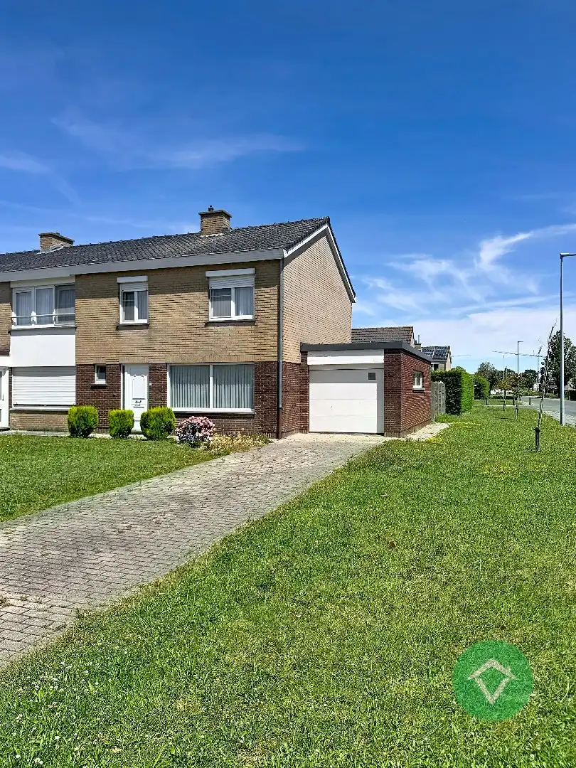 Woning met 3 slaapkamers en garage te Zedelgem foto {{pictureIndex}}