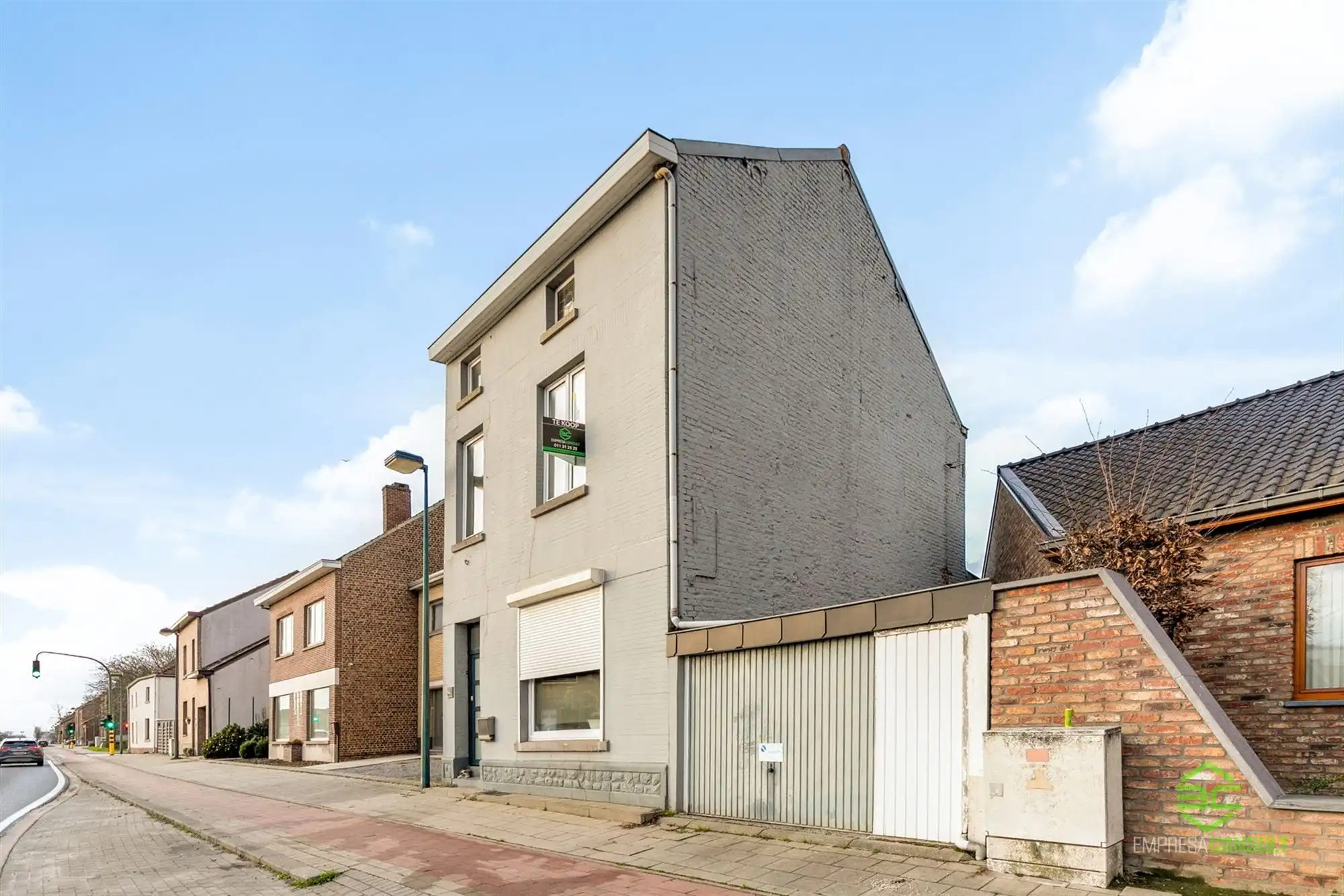 Centraal gelegen woning met 2/4 slpk en veel potentieel foto 3
