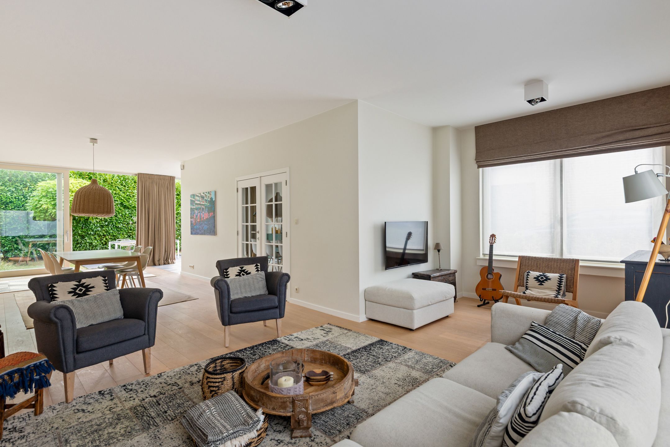 Mooie en ruime  halfopen woning op toplocatie foto 9