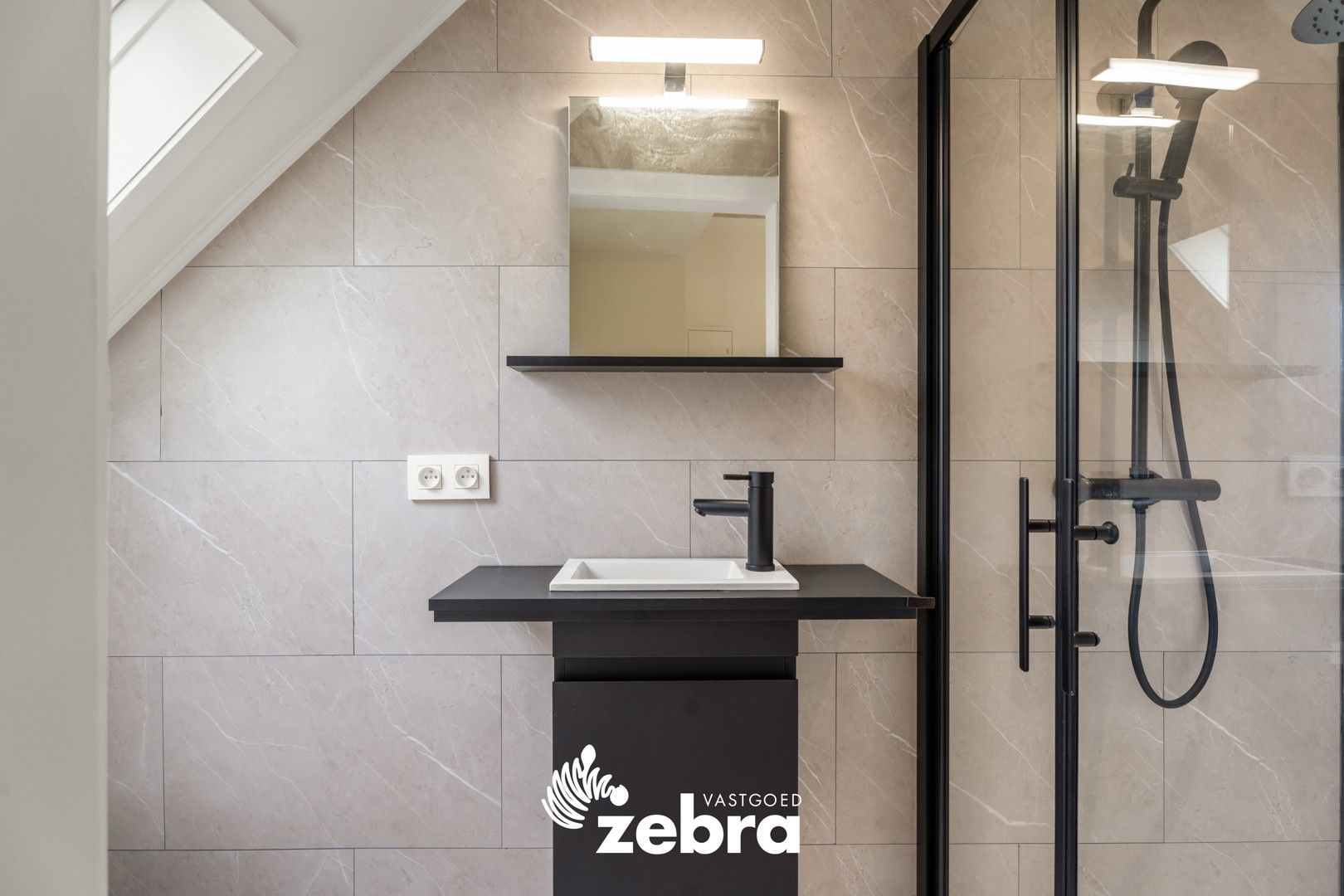 Gerenoveerd duplexappartement in het hartje van Tielt! foto 10