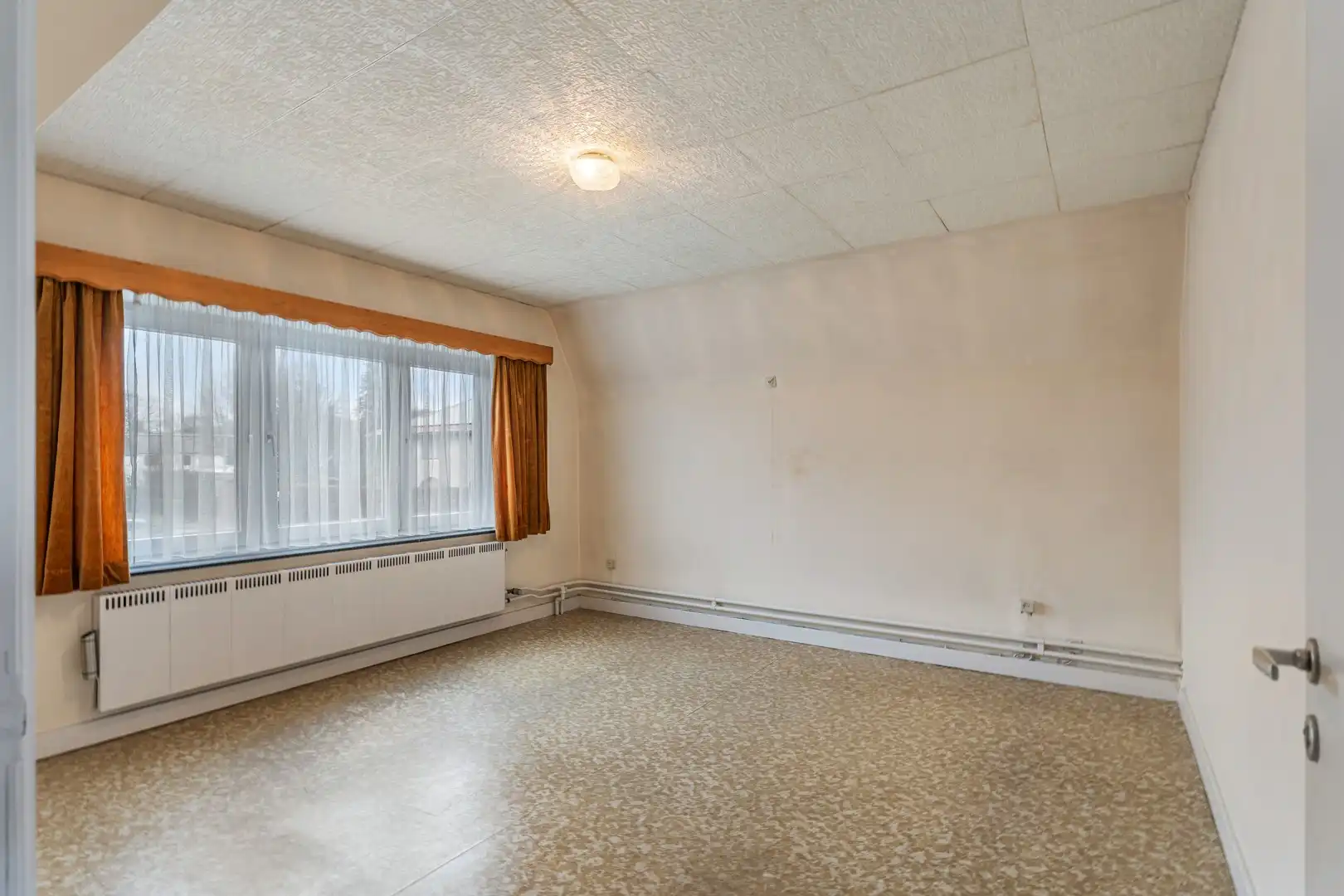 Te renoveren woning op leuke locatie! foto 9