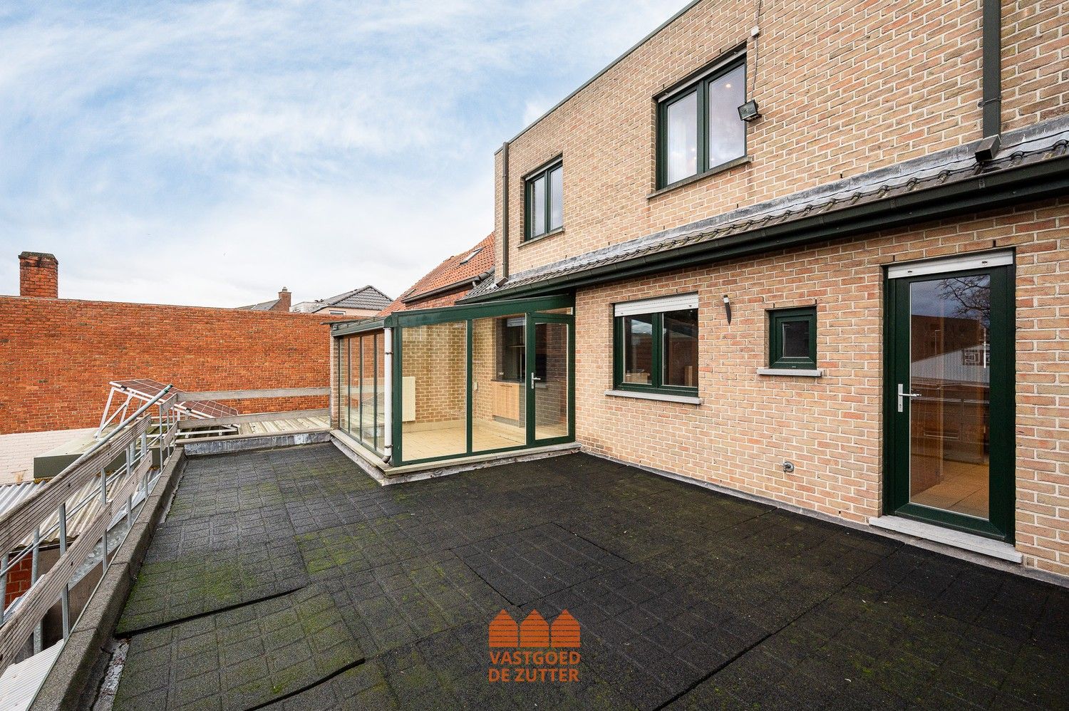 Ruime woning met garage en verhuurde studio foto 11