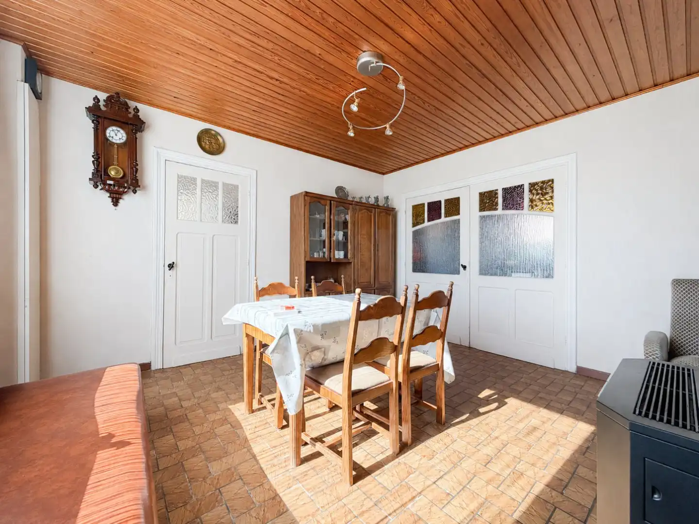 Landelijke hoeve-woning op ruim perceel, met weide en stallingen. foto 14