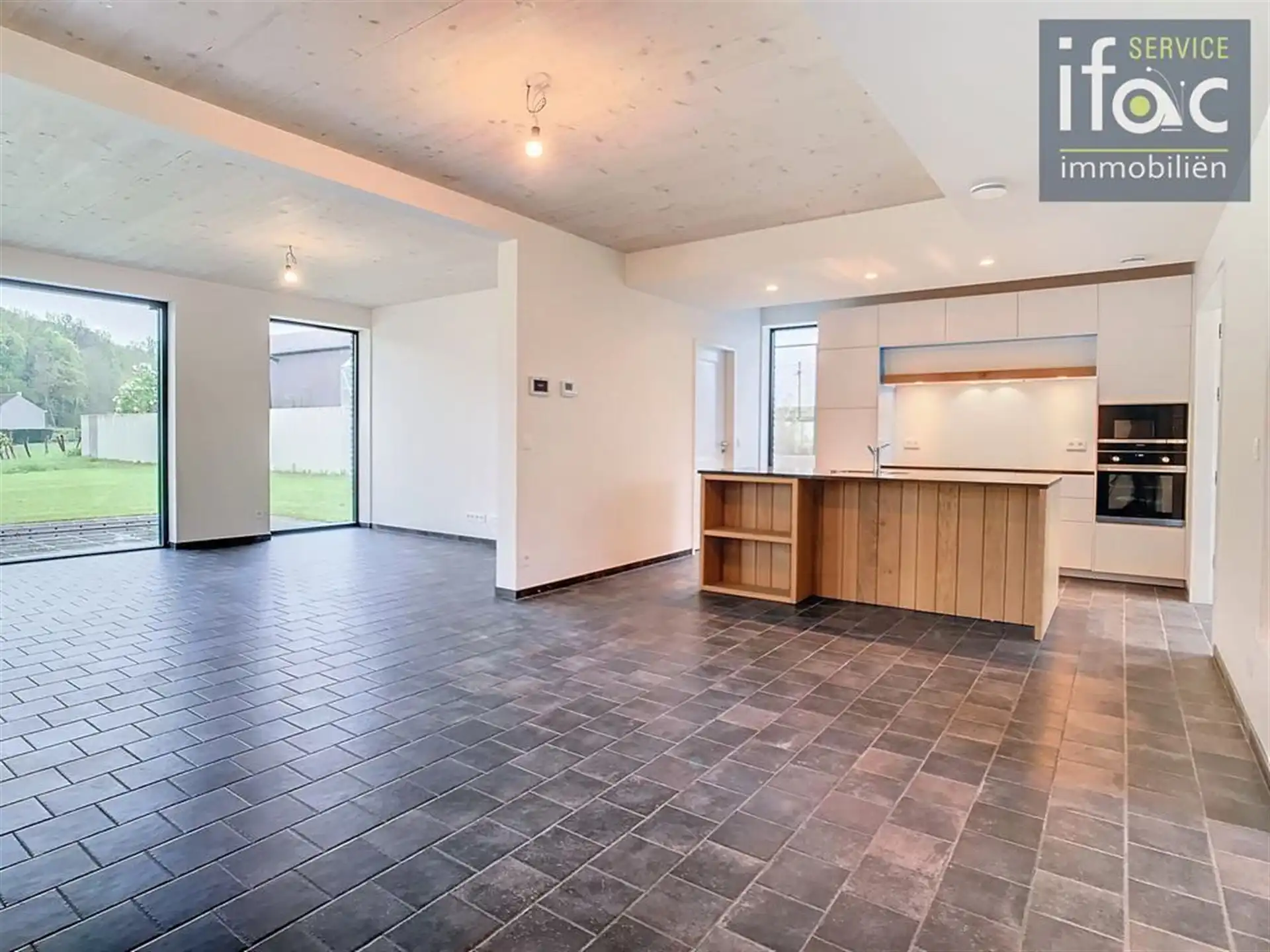 Villa met 4 slaapkamers, 2 badkamers en een grote tuin foto 8