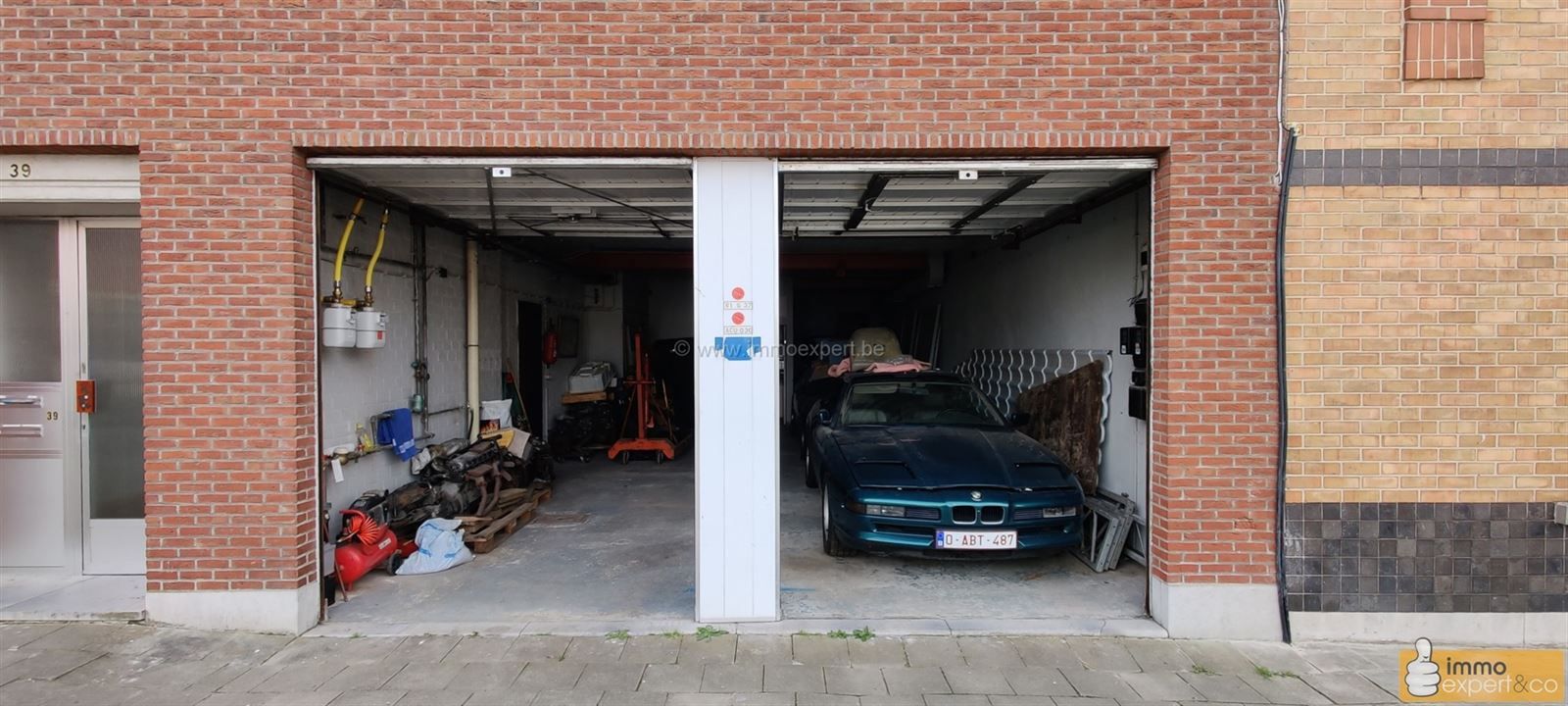 Ruime garage/atelier + bureau & zongerichte tuin. foto 2