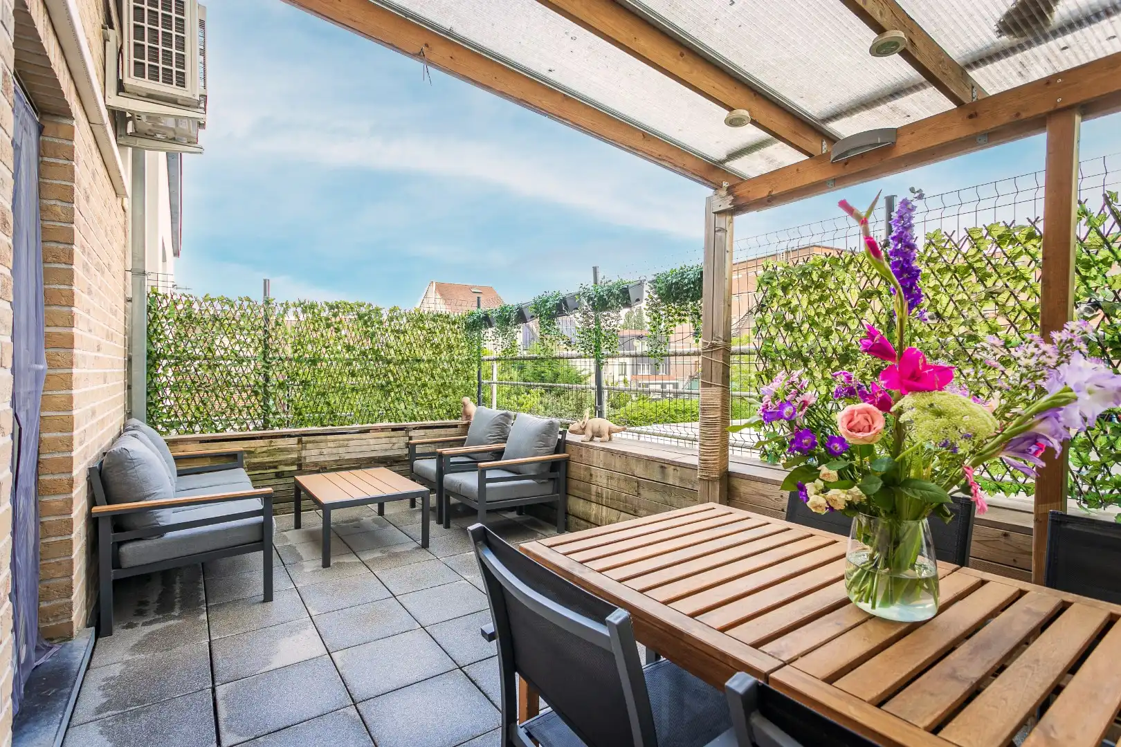 Appartement met 2 slpk, terras en staanplaats foto 6