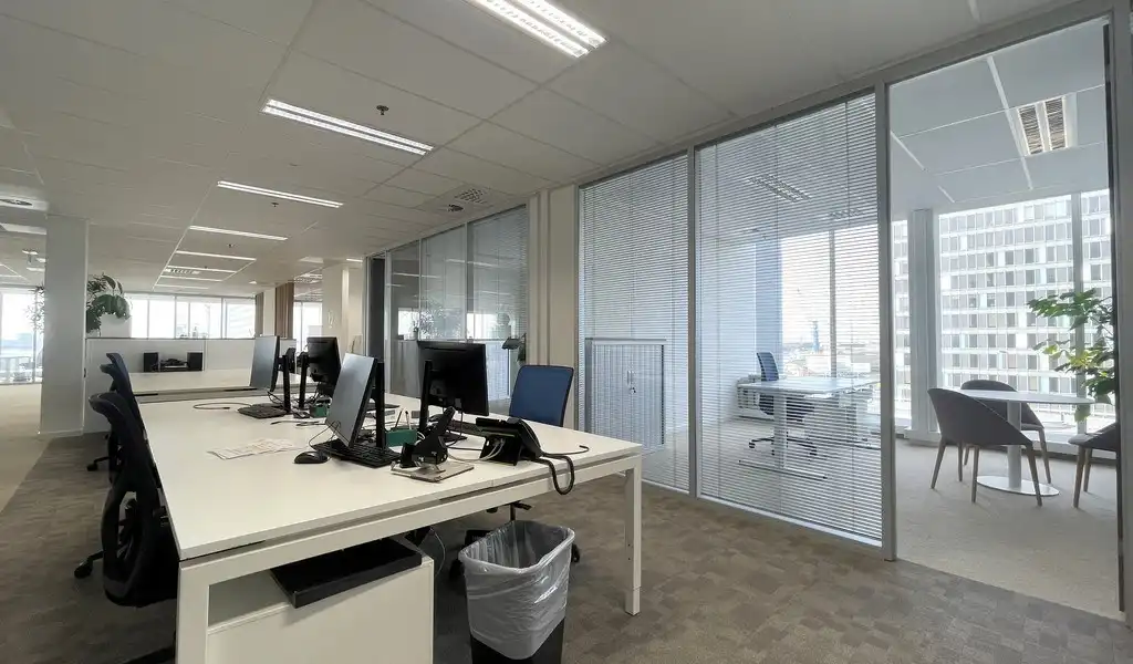 Vernieuwde kantoren te huur in Ahlers Building te Antwerpen foto 17