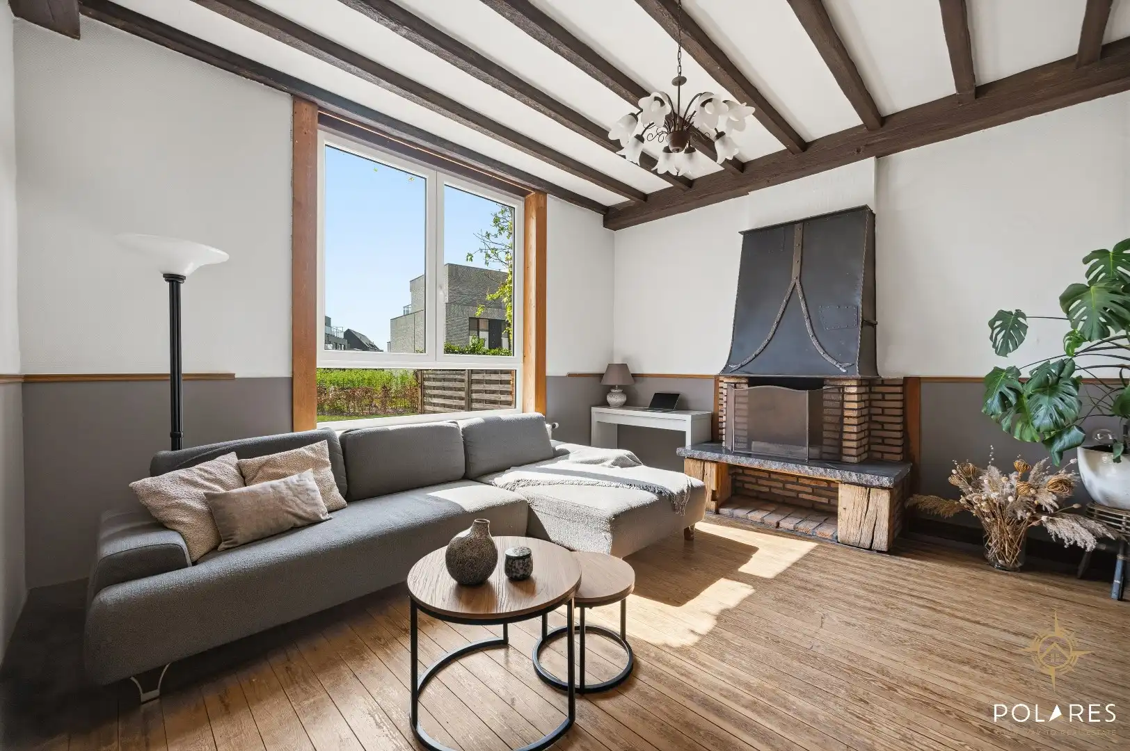 Charmant en instapklaar gelijkvloers appartement met koer en autostaanplaats foto 2