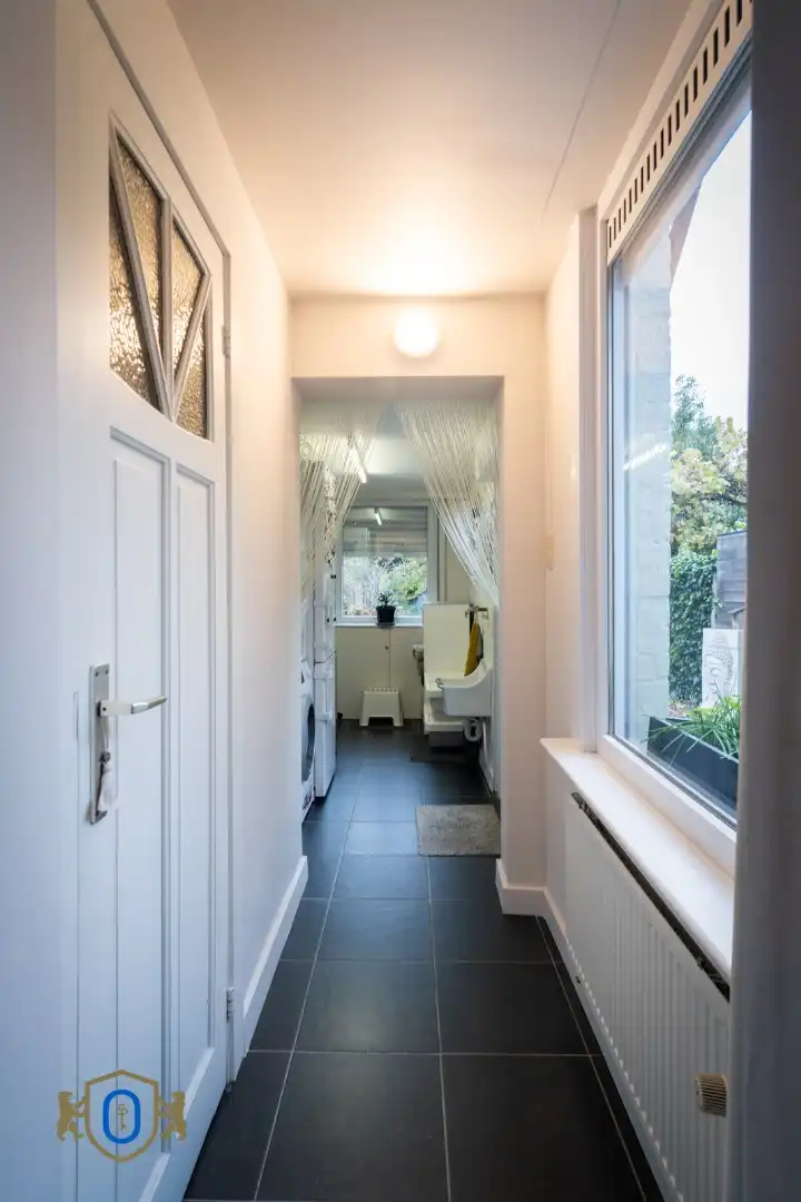 Brugse 3-slpkr herenwoning met studio & romantische tuin foto 13