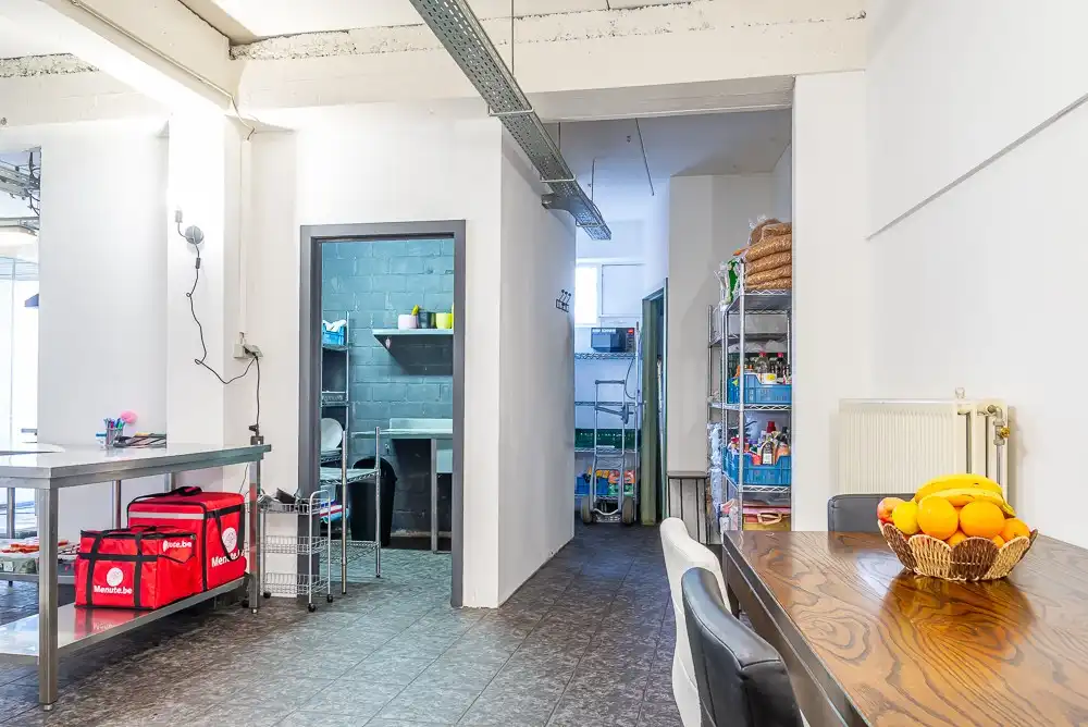 Instapklaar handelspand mét huurder op toplocatie in centrum Lanaken foto 16