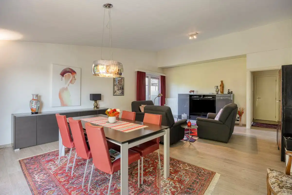 Lichtrijk instapklaar appartement met ruim terras en parking in Strombeek! foto 8