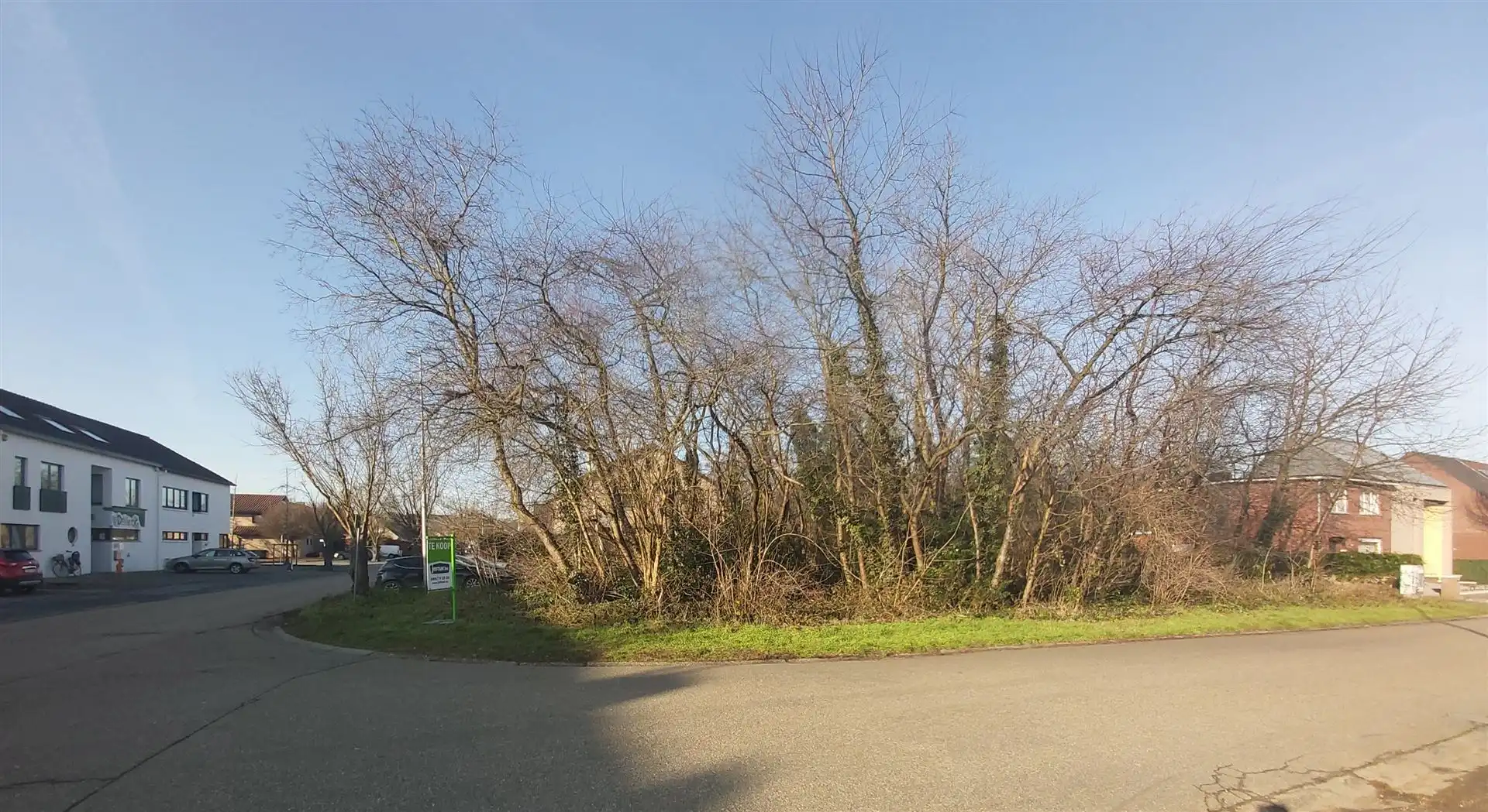 Projectgrond gelegen op de hoek Boudewijnlaan-Zegestraat te Maasmechelen! foto {{pictureIndex}}