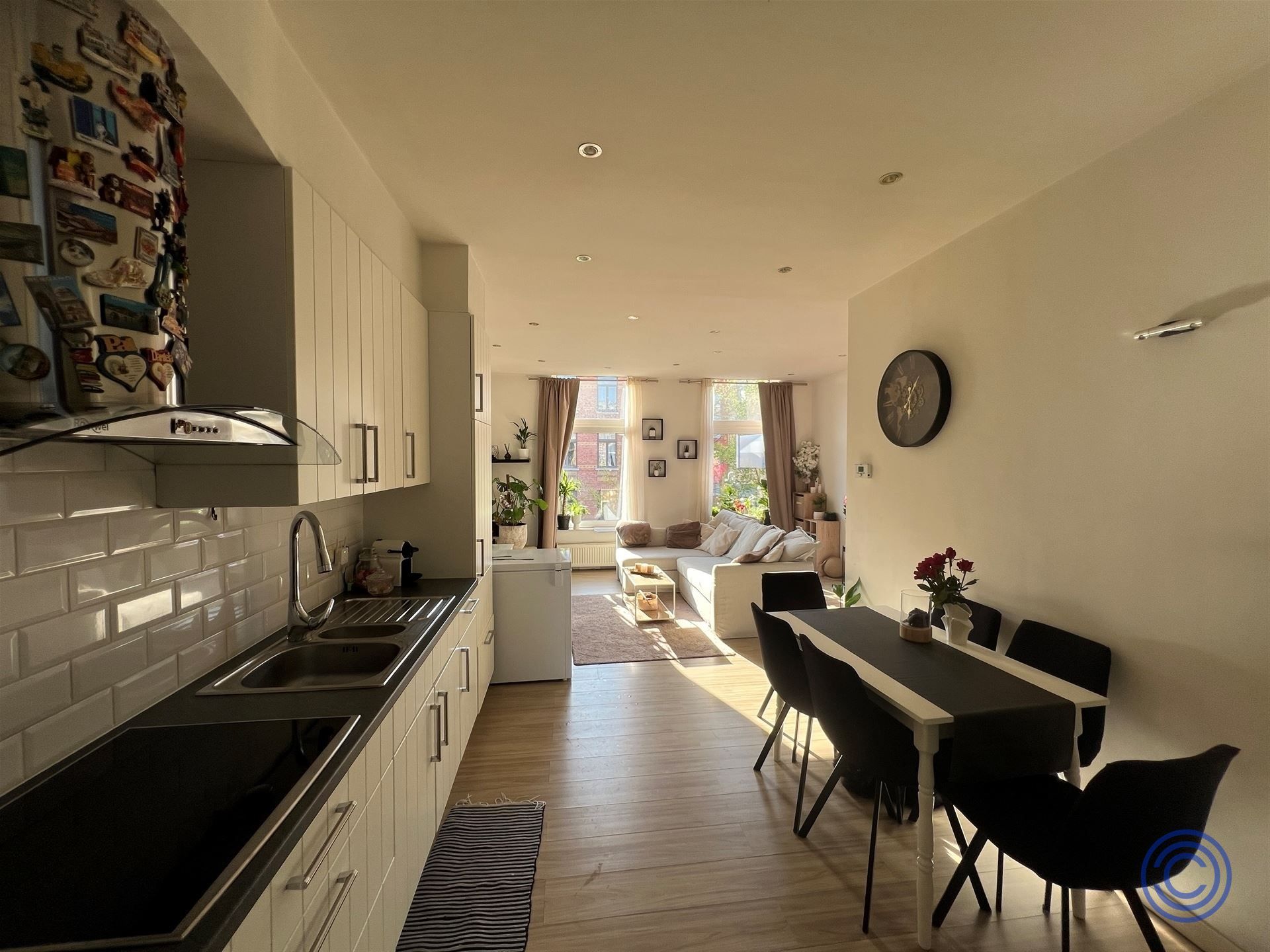 Pand met prachtig authentieke gevel bestaande uit 4 1-slpk app'en op het Eilandje foto 2