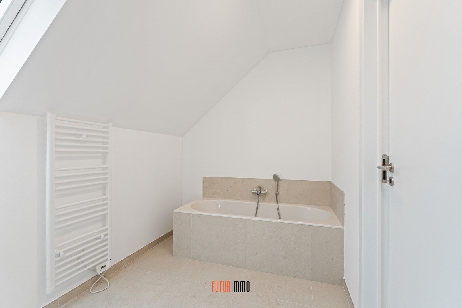 Nieuwbouwwoning met garage foto 13