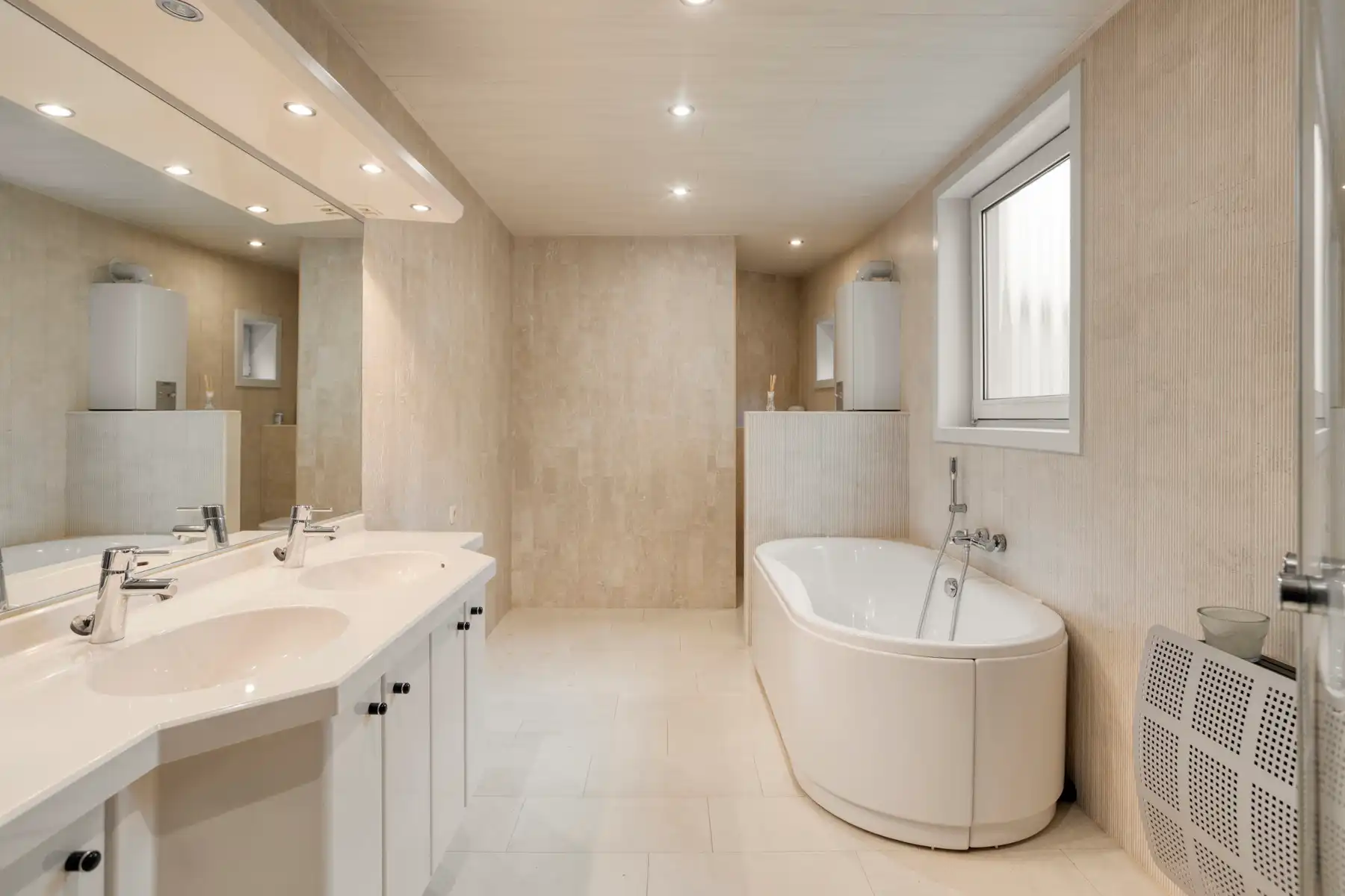 Woning met 6 slaapkamers. foto 9