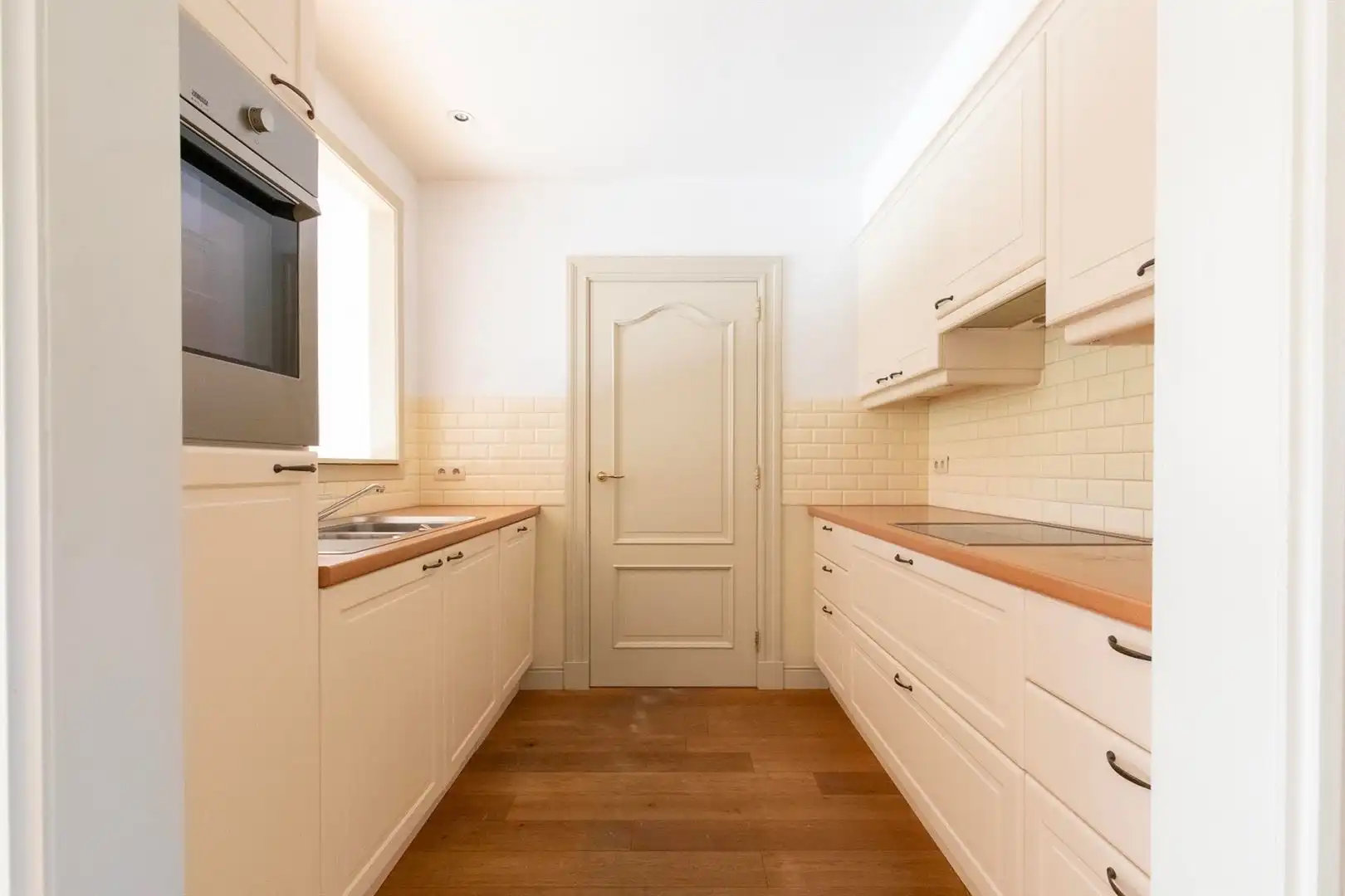 Luxueus, charmant en ruim appartement met P foto 5