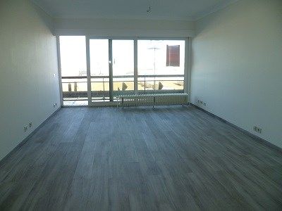 STUDIO MET ZEEZICHT foto {{pictureIndex}}