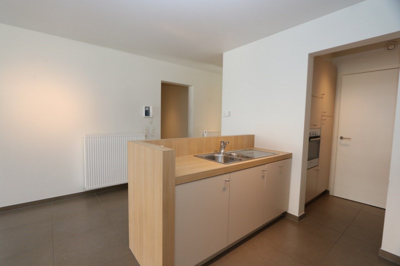 Ongemeubeld - Prachtig woonappartement (120m²) met staanplaats in het gebouw, nabij de Lippenslaan. foto 9