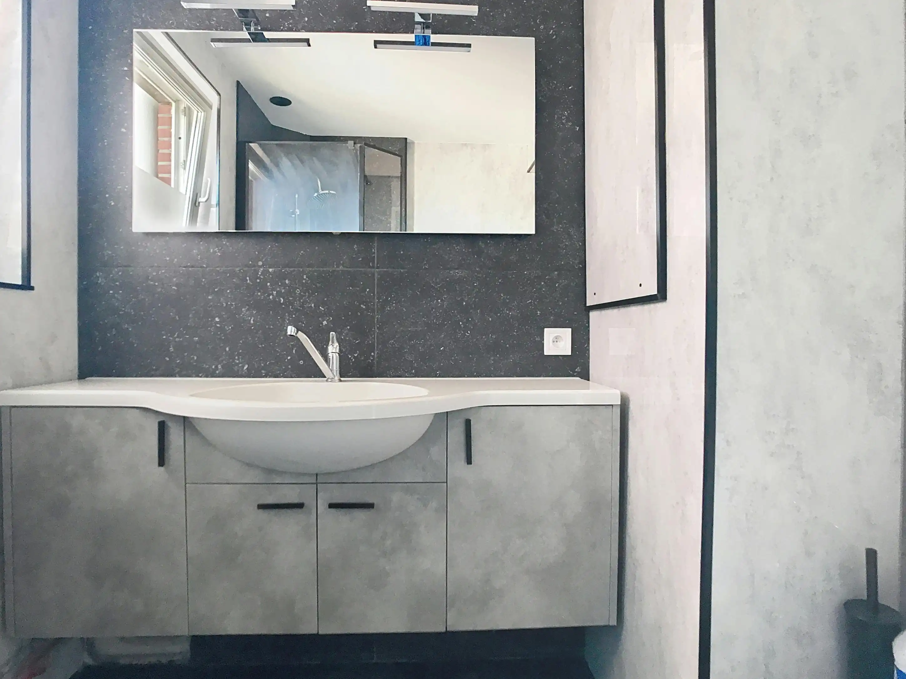 Gerenoveerd één slaapkamer appartement te koop in Antwerpen foto 12
