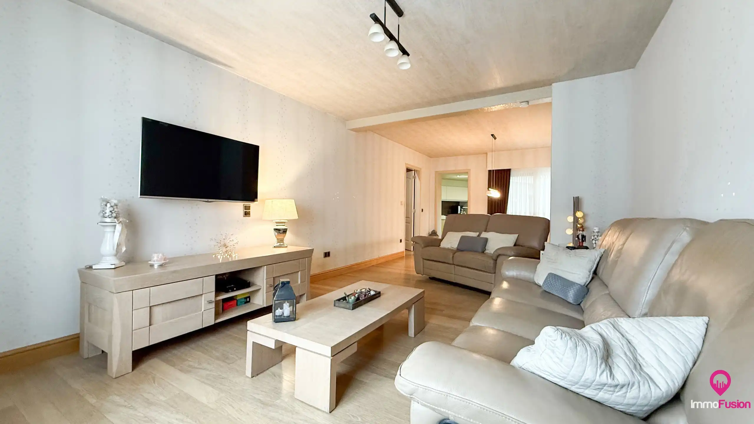 Charmante halfopen bebouwing met mooi perceel van ca 10are! foto 3