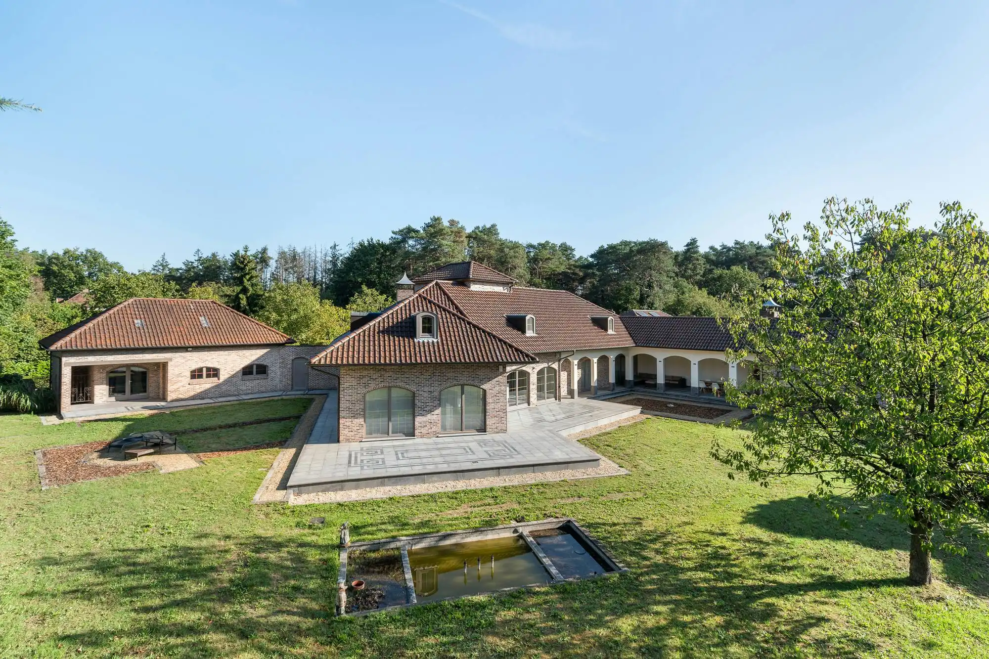 residentieel gelegen villa op 3490 m² te koop in Lichtaart foto 5