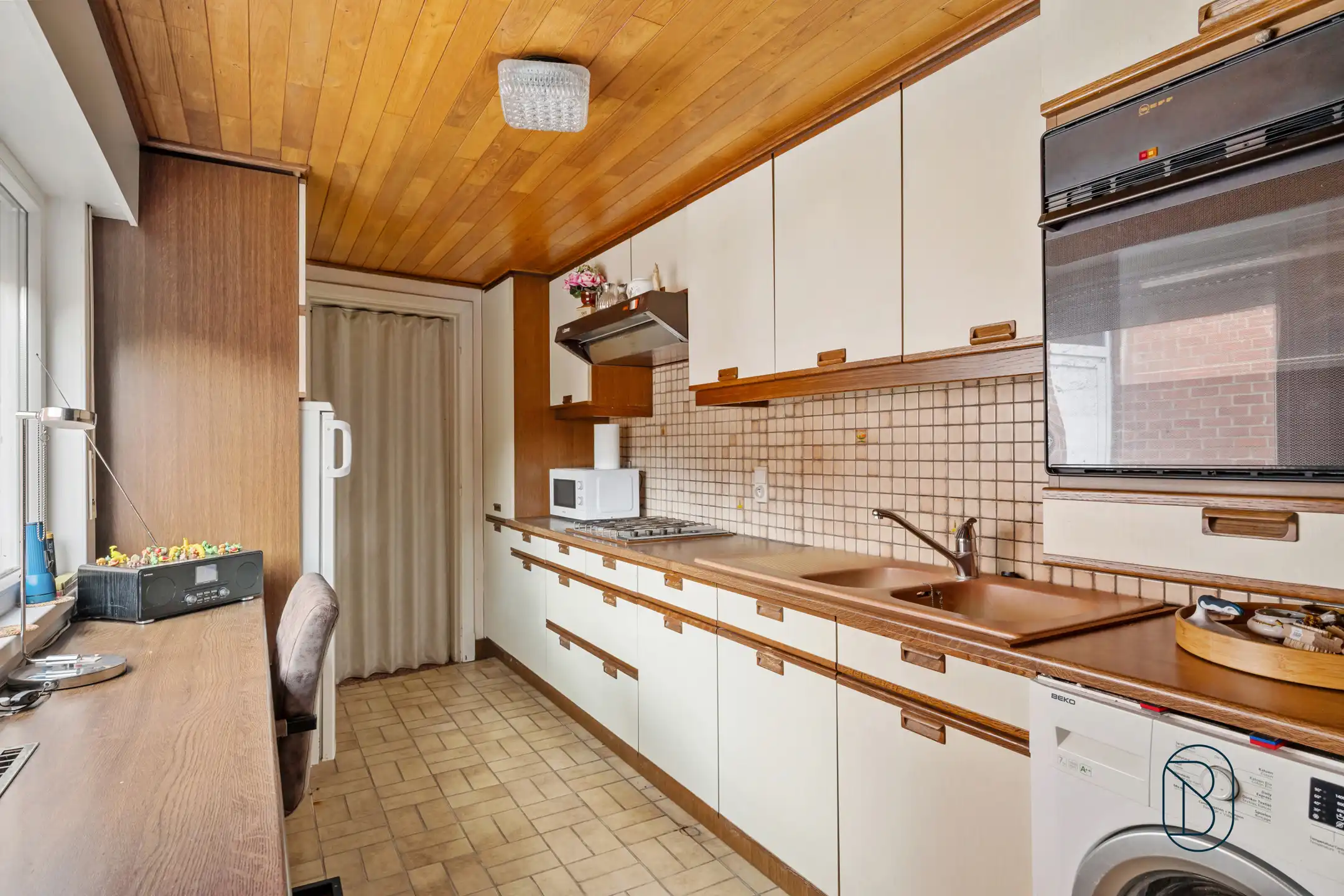 Te renoveren gezinswoning met 3 slaapkamers en grote tuin! foto 9